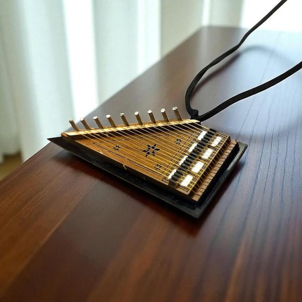 گردنبند چوبی قانون