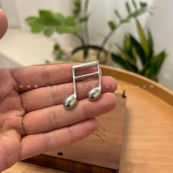 گل سینه استیل دولاچنگ نقره ای