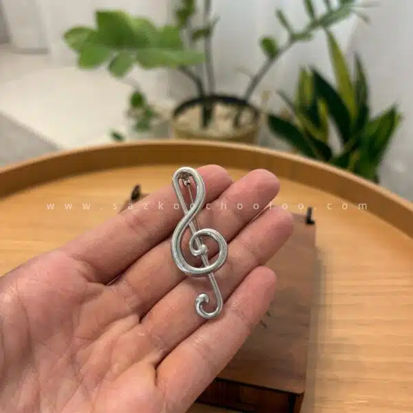 گل سینه استیل کلیدسل نقره ای